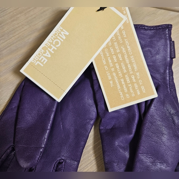 MICHAEL KORS PUR EGGPLANT GENUINE LEATHER GLOVES SIZE 6.5 GOLD LOGO  NWT